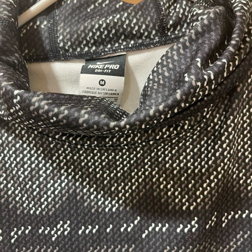 Nike Women’s Dri-Fit Sweatshirt Medium - Picture 2 of 5
